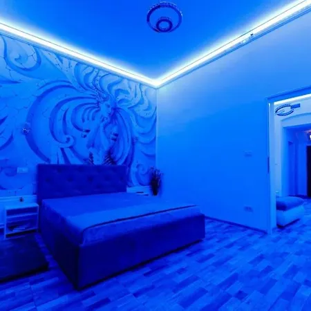 Joy Ultracentral Chic