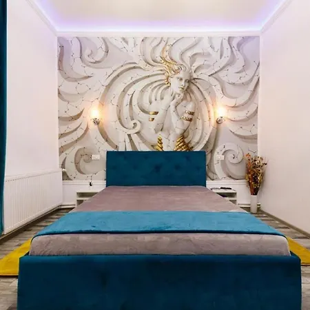 Joy Ultracentral Chic