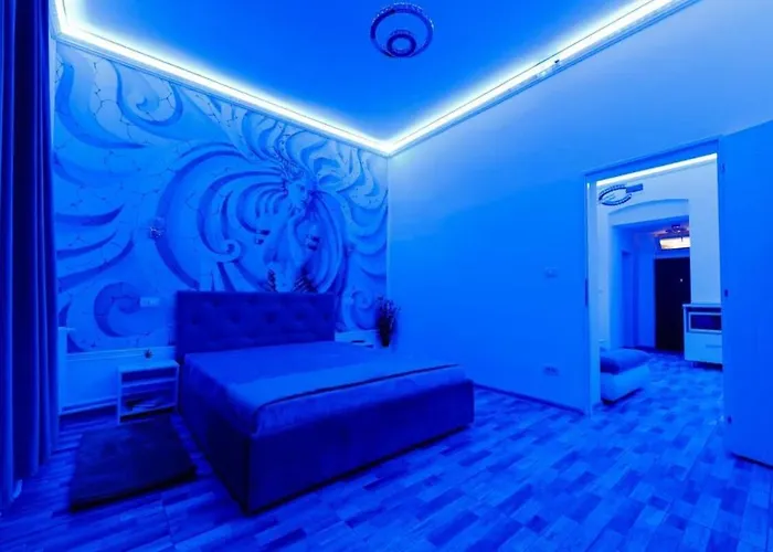 Joy Ultracentral Chic