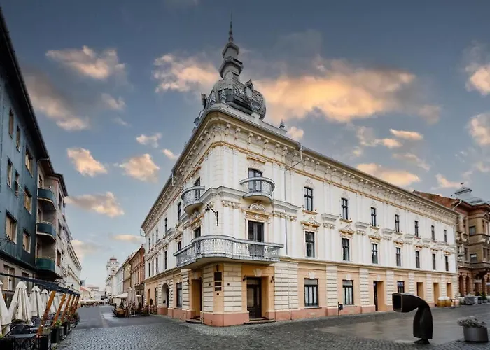 Joy Ultracentral Chic